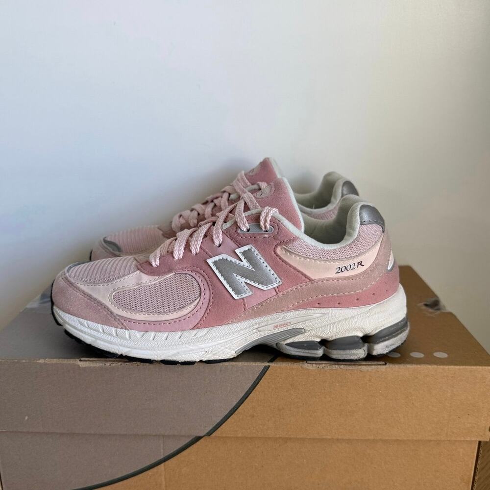 New Balance 2002 R ‘Pink Sand’ Kids Sneakers- SZ 4  Y - Picture 4 of 13